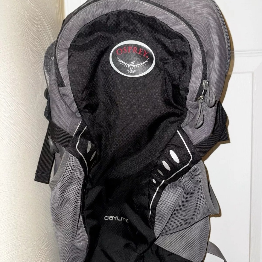 Osprey Daylite Men's Backpack - Black and Gray